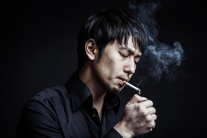 【仕事中にタバコを吸う人】長時間行く人は休憩ではなくサボりだ！
