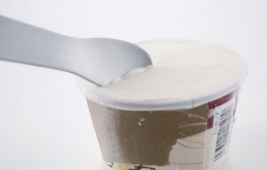 手の熱でアイスを溶かすスプーン