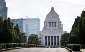 【衆議院解散はいつ？株価の影響は】過去データから2017年を予想